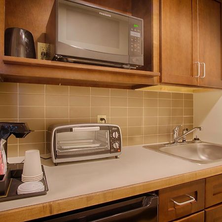 Sun & Ski Inn And Suites Stowe Room photo