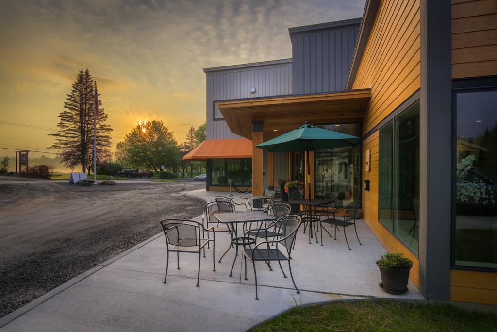 Sun & Ski Inn And Suites Stowe Exterior photo